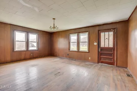 Living - 501 Polly Erwin Road Erwin Tn 37650, Erwin, TN 37650 photo 2 of 3