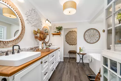 Bath - 122 White Pine Road Hampton Tn 37658, Hampton, TN 37658 photo 4 of 7