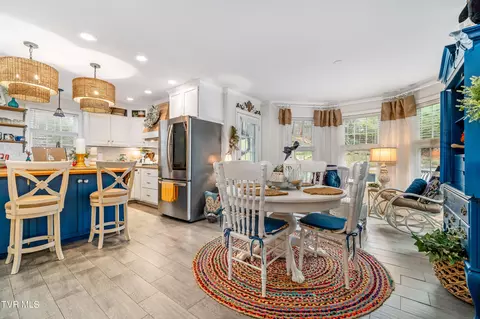 Dining - 122 White Pine Road Hampton Tn 37658, Hampton, TN 37658 photo 3 of 5