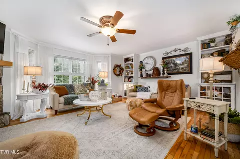 Living - 122 White Pine Road Hampton Tn 37658, Hampton, TN 37658 photo 1 of 3