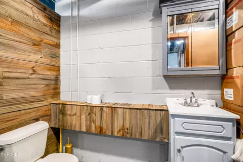 Bath - 122 White Pine Road Hampton Tn 37658, Hampton, TN 37658 photo 7 of 7