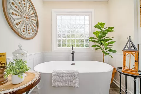 Bath - 122 White Pine Road Hampton Tn 37658, Hampton, TN 37658 photo 5 of 7
