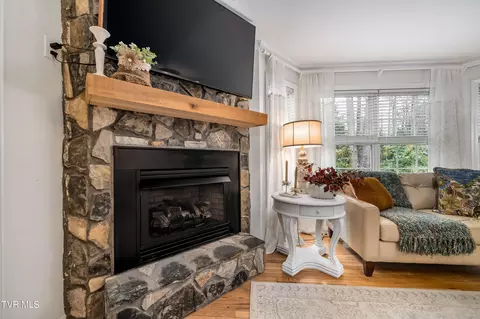 Living - 122 White Pine Road Hampton Tn 37658, Hampton, TN 37658 photo 2 of 3