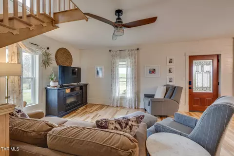 Living - 725 Reece Road Chuckey Tn 37641, Chuckey, TN 37641 photo 2 of 3