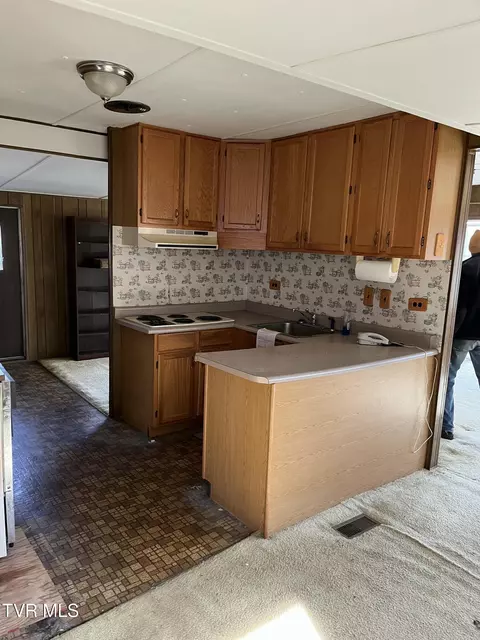 Kitchen - 108 Crosswhite Lane Erwin Tn 37650, Erwin, TN 37650 photo 1 of 2