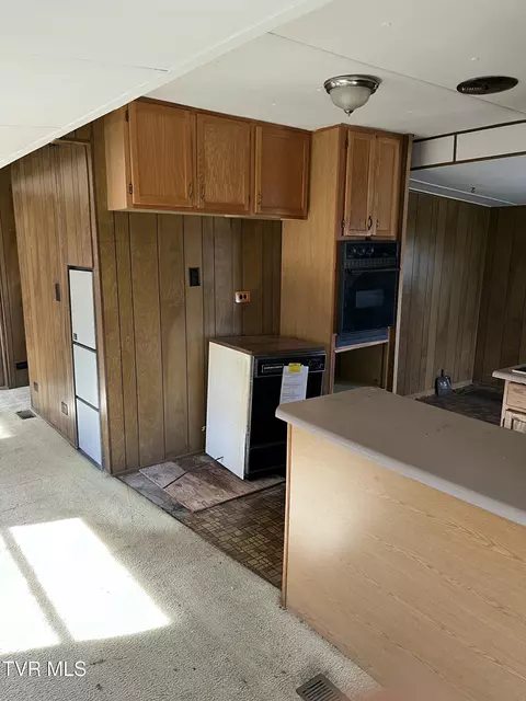 Kitchen - 108 Crosswhite Lane Erwin Tn 37650, Erwin, TN 37650 photo 2 of 2
