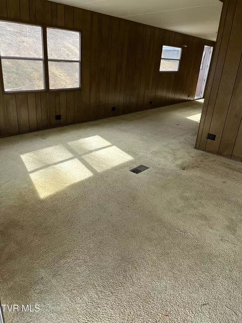 Living - 108 Crosswhite Lane Erwin Tn 37650, Erwin, TN 37650 photo 1 of 2
