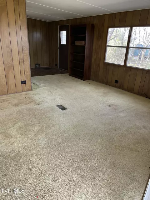 Living - 108 Crosswhite Lane Erwin Tn 37650, Erwin, TN 37650 photo 2 of 2