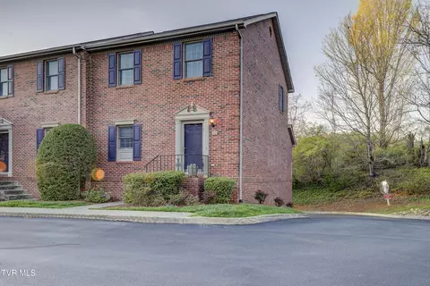 38 Oak Leaf Circle 38 Johnson City Tn 37601, Johnson City, TN 37601