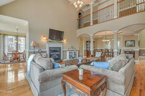 Living - 1005 Willows Trace Drive Johnson City Tn 37601, Johnson City, TN 37601 photo 4 of 5