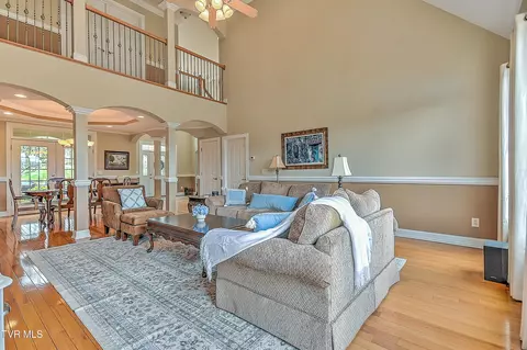 Living - 1005 Willows Trace Drive Johnson City Tn 37601, Johnson City, TN 37601 photo 5 of 5