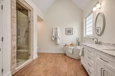 Bath - 1005 Willows Trace Drive Johnson City Tn 37601, Johnson City, TN 37601 photo 1 of 12