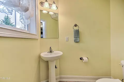 Bath - 1005 Willows Trace Drive Johnson City Tn 37601, Johnson City, TN 37601 photo 8 of 12