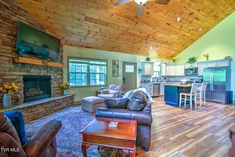 Living - 565 Piney Grove Road Hampton Tn 37658, Hampton, TN 37658 photo 1 of 3