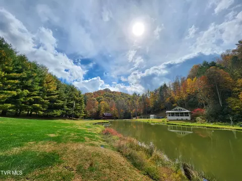 565 Piney Grove Road Hampton Tn 37658, Hampton, TN 37658