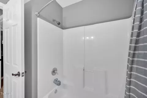 Bath - 127 Hawk Lane Gray Tn 37615, Gray, TN 37615 photo 4 of 4