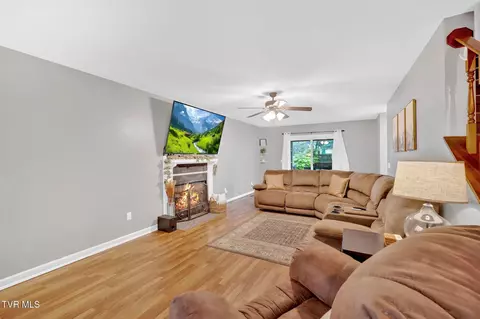Living - 127 Hawk Lane Gray Tn 37615, Gray, TN 37615 photo 1 of 1