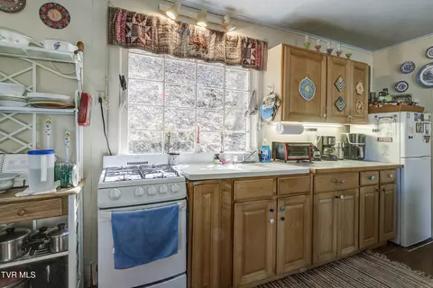 Kitchen - 869 Tumbling Creek Road Erwin Tn 37650, Erwin, TN 37650 photo 2 of 3
