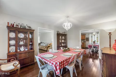 Dining - 506 Old Stage Road Erwin Tn 37650, Erwin, TN 37650 photo 1 of 3