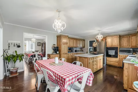 Dining - 506 Old Stage Road Erwin Tn 37650, Erwin, TN 37650 photo 3 of 3
