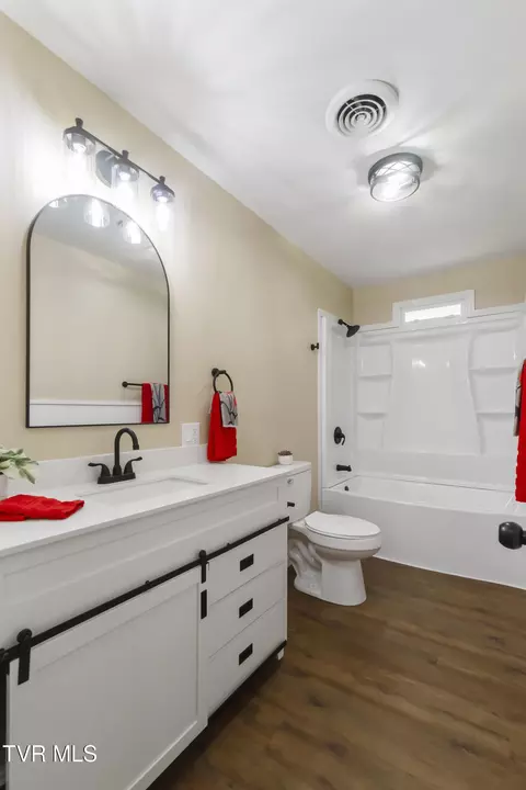 Bath - 61 Tiny Lane Greeneville Tn 37743, Greeneville, TN 37743 photo 5 of 5