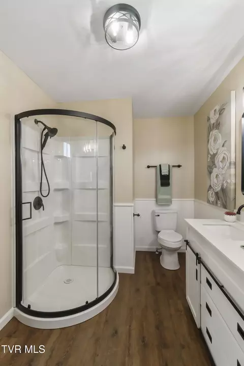 Bath - 61 Tiny Lane Greeneville Tn 37743, Greeneville, TN 37743 photo 2 of 5