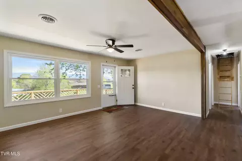 Living - 61 Tiny Lane Greeneville Tn 37743, Greeneville, TN 37743 photo 2 of 6