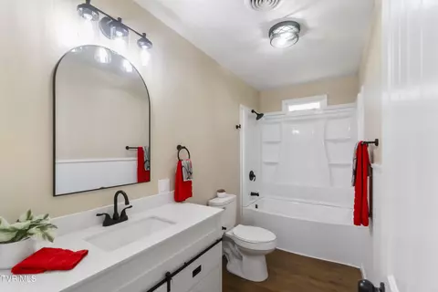 Bath - 61 Tiny Lane Greeneville Tn 37743, Greeneville, TN 37743 photo 3 of 5