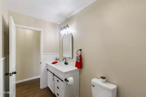 Bath - 61 Tiny Lane Greeneville Tn 37743, Greeneville, TN 37743 photo 4 of 5