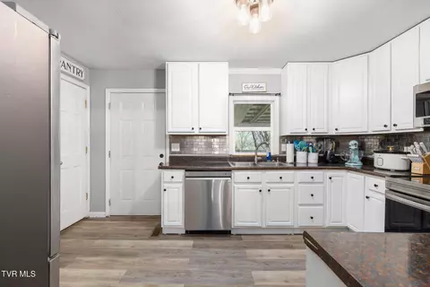 Kitchen - 347 Rittertown Road Hampton Tn 37658, Hampton, TN 37658 photo 1 of 2