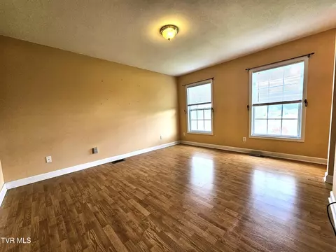 Living - 485 Ebenezer Loop Chuckey Tn 37641, Chuckey, TN 37641 photo 5 of 6