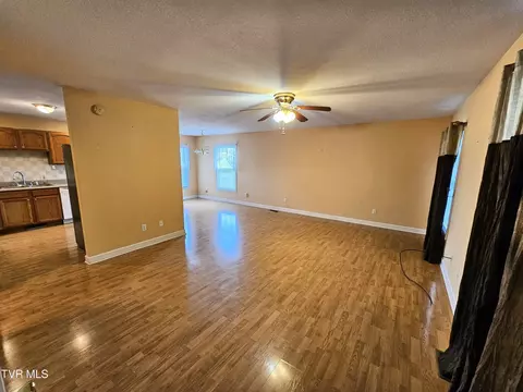 Living - 485 Ebenezer Loop Chuckey Tn 37641, Chuckey, TN 37641 photo 3 of 6