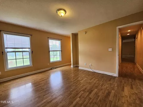 Living - 485 Ebenezer Loop Chuckey Tn 37641, Chuckey, TN 37641 photo 4 of 6