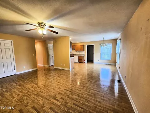 Living - 485 Ebenezer Loop Chuckey Tn 37641, Chuckey, TN 37641 photo 2 of 6
