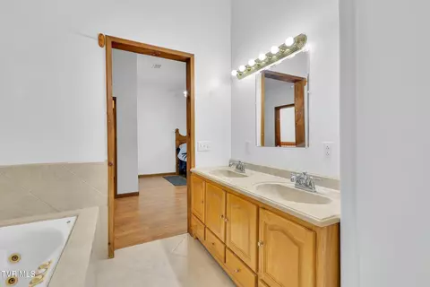 Bath - 320 Ray Kegley Road Erwin Tn 37650, Erwin, TN 37650 photo 7 of 10