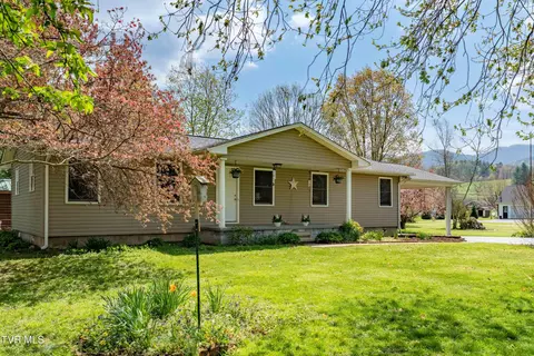 525 Adams Road Mountain City Tn 37683, Mountain City, TN 37683