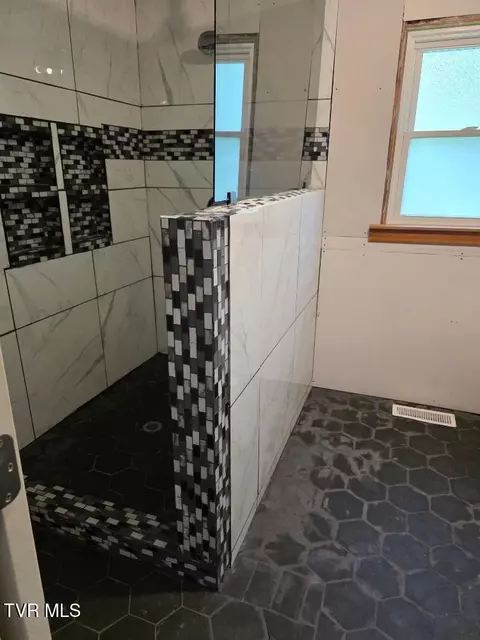Bath - 117 Tyler Street Erwin Tn 37650, Erwin, TN 37650 photo 2 of 2