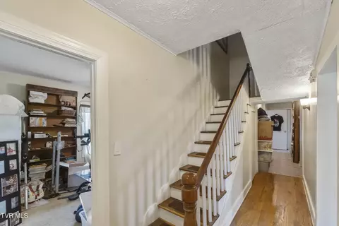 Entry Way - 915 Ottway Rd Greeneville Tn 37745, Greeneville, TN 37745 photo 5 of 6