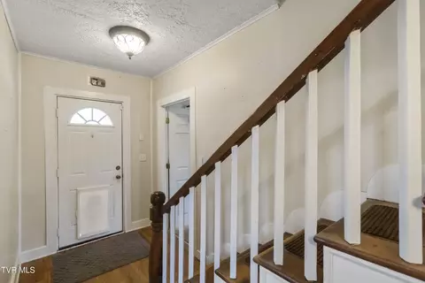 Entry Way - 915 Ottway Rd Greeneville Tn 37745, Greeneville, TN 37745 photo 6 of 6