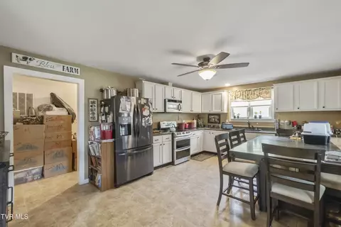 Kitchen - 915 Ottway Rd Greeneville Tn 37745, Greeneville, TN 37745 photo 3 of 3