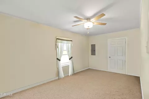 Bedroom - 915 Ottway Rd Greeneville Tn 37745, Greeneville, TN 37745 photo 5 of 8