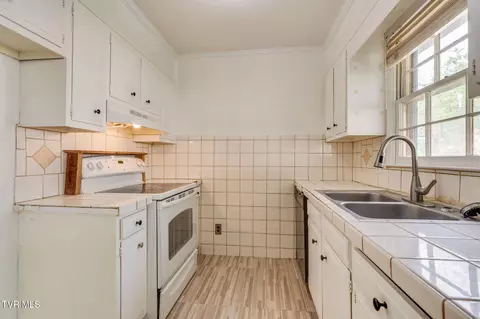 Kitchen - 105 Deaton Street Erwin Tn 37650, Erwin, TN 37650 photo 3 of 3