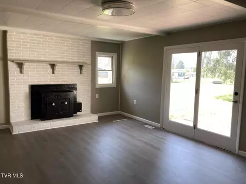Living - 124 Cates Corner Road Hampton Tn 37658, Hampton, TN 37658 photo 4 of 8