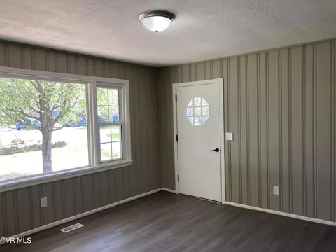 Living - 124 Cates Corner Road Hampton Tn 37658, Hampton, TN 37658 photo 3 of 8