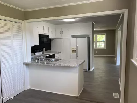 Kitchen - 124 Cates Corner Road Hampton Tn 37658, Hampton, TN 37658 photo 1 of 3