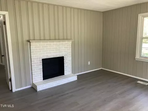 Living - 124 Cates Corner Road Hampton Tn 37658, Hampton, TN 37658 photo 1 of 8