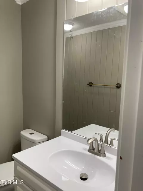 Bath - 124 Cates Corner Road Hampton Tn 37658, Hampton, TN 37658 photo 3 of 4