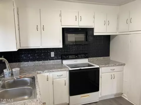 Kitchen - 124 Cates Corner Road Hampton Tn 37658, Hampton, TN 37658 photo 3 of 3
