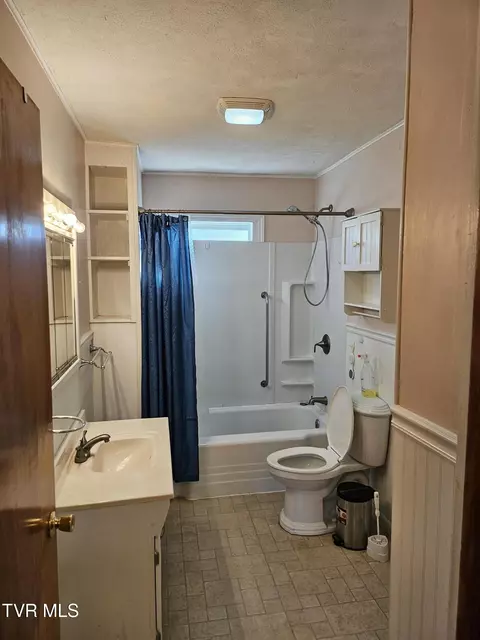 Bath - 345 E 4th Avenue Avenue Watauga Tn 37694, Watauga, TN 37694 photo 1 of 1