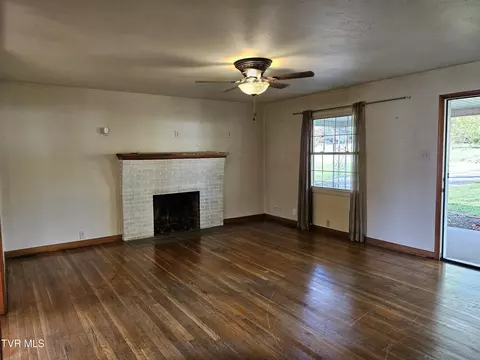 Living - 345 E 4th Avenue Avenue Watauga Tn 37694, Watauga, TN 37694 photo 3 of 3